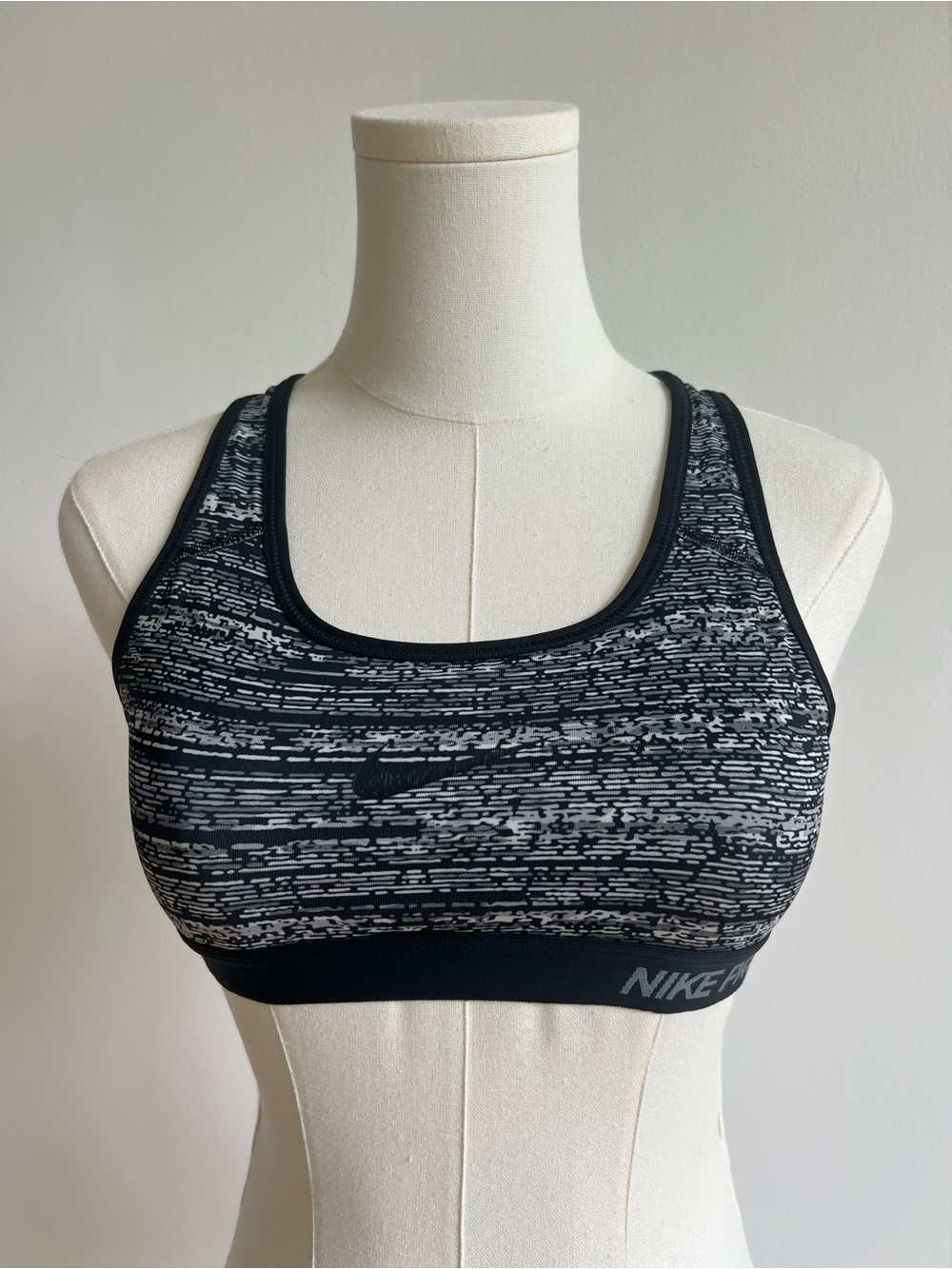 Nike Pro Dri-FIT Sports Bra Women’s Black White Geometric Racerback Yoga Size XS
